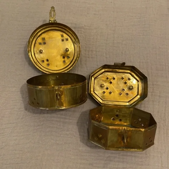Small VINTAGE BRASS ORIENTAL CRICKET BOXES. Set 2 pieces. Perfect for decoration - Picture 3 of 8